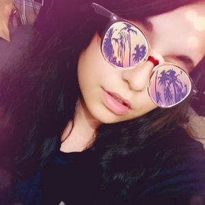 Meet your Posher, Leeann